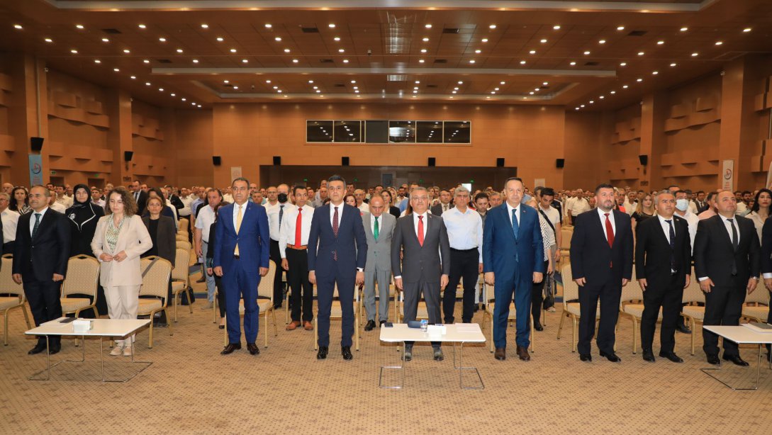 Resmi Okul/Kurum Müdürleri Eğitim Değerlendirme Toplantısı Kepez Mimar Sinan Kongre Merkezinde Gerçekleştirildi