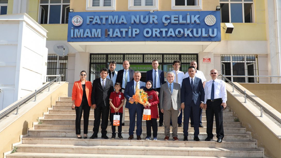 Antalya Valimiz Sn. Ersin Yazıcı ve İl Milli Eğitim Müdürümüz Sn. Emre Çalışkan, AHENK Projesi Kapsamında Fatma Nur Çelik İmam Hatip Ortaokulunu Ziyaret Ettiler