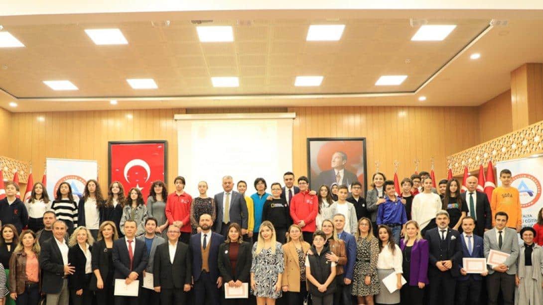 TÜBİTAK 16. Ortaokul Öğrencileri Arası Araştırma Proje Yarışması Ödül Töreni Başöğretmen Atatürk Toplantı Salonunda Gerçekleştirildi