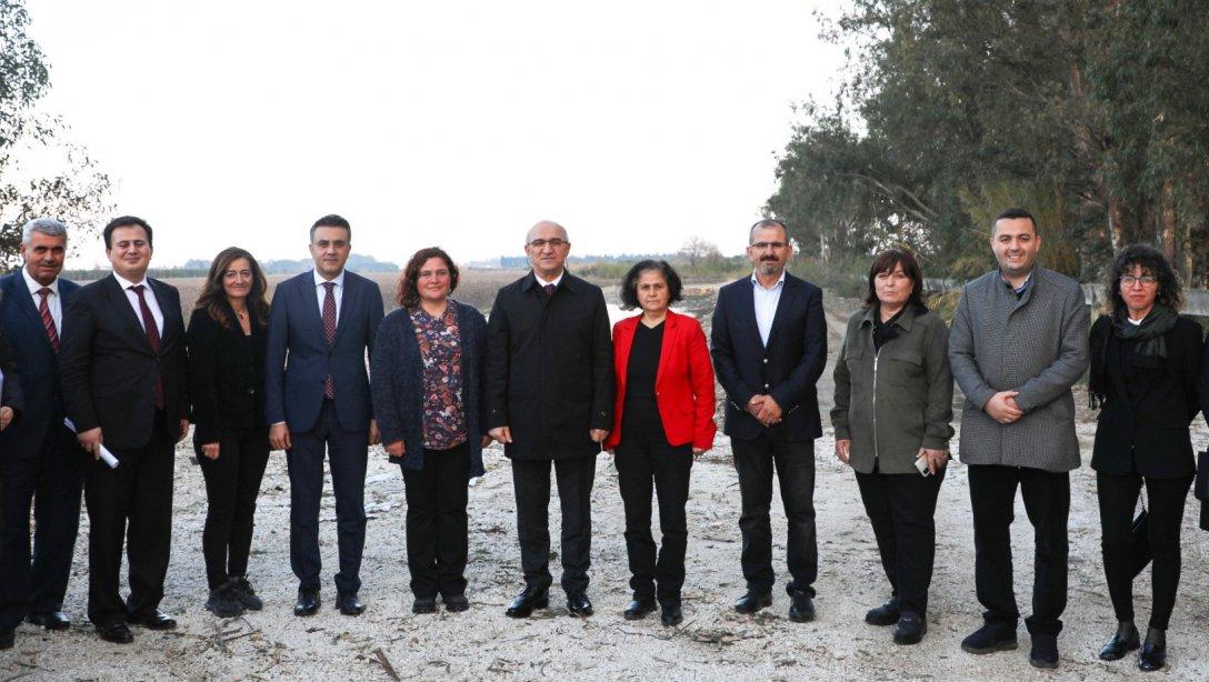 Bakan Yardımcımız Sayın Sadri Şensoy ve Bakanlığımız Yöneticileri, Aksu İlçesinde Kurulacak Tarım Ar-Ge Sahasını Ziyaret Ettiler