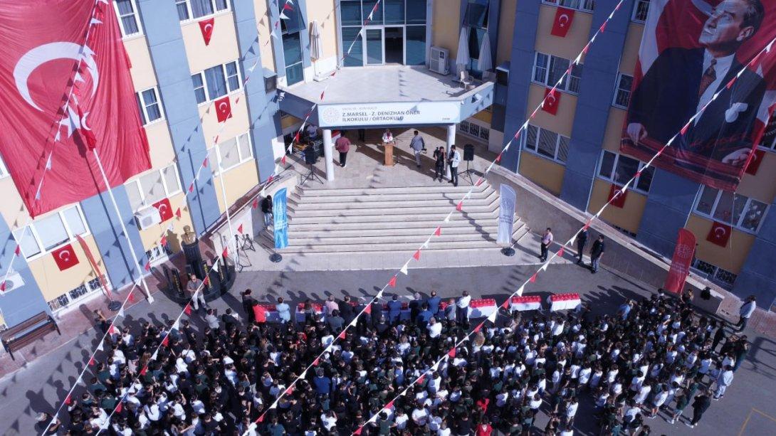 275 Bin Şanlı Bayrağımız Düzenlenen Törenlerle Öğrencilerimize Dağıtıldı